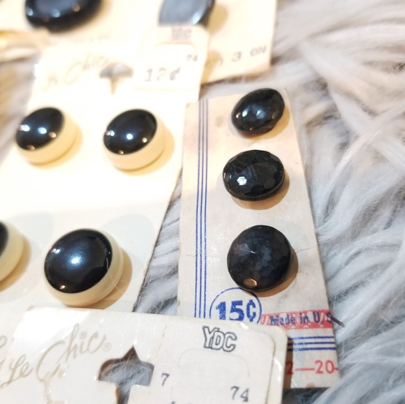 Vintage Buttons - Picture 10 of 13